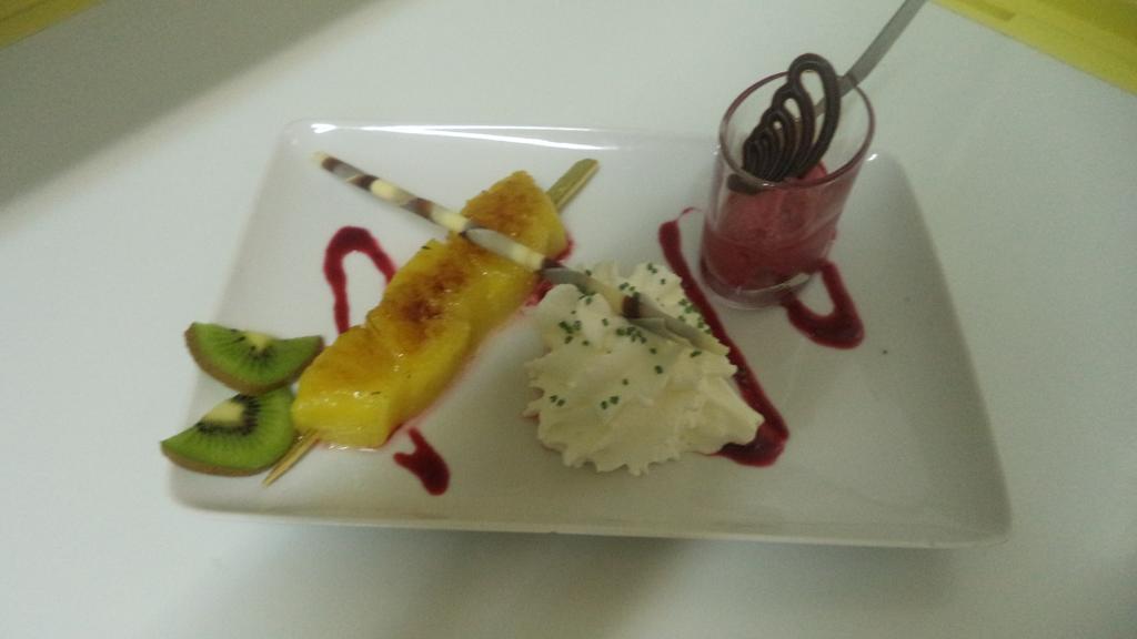 Logis Hotel Des Voyageurs Restaurant La Bonne Tabl'Hay Livron-sur-Drôme Εξωτερικό φωτογραφία