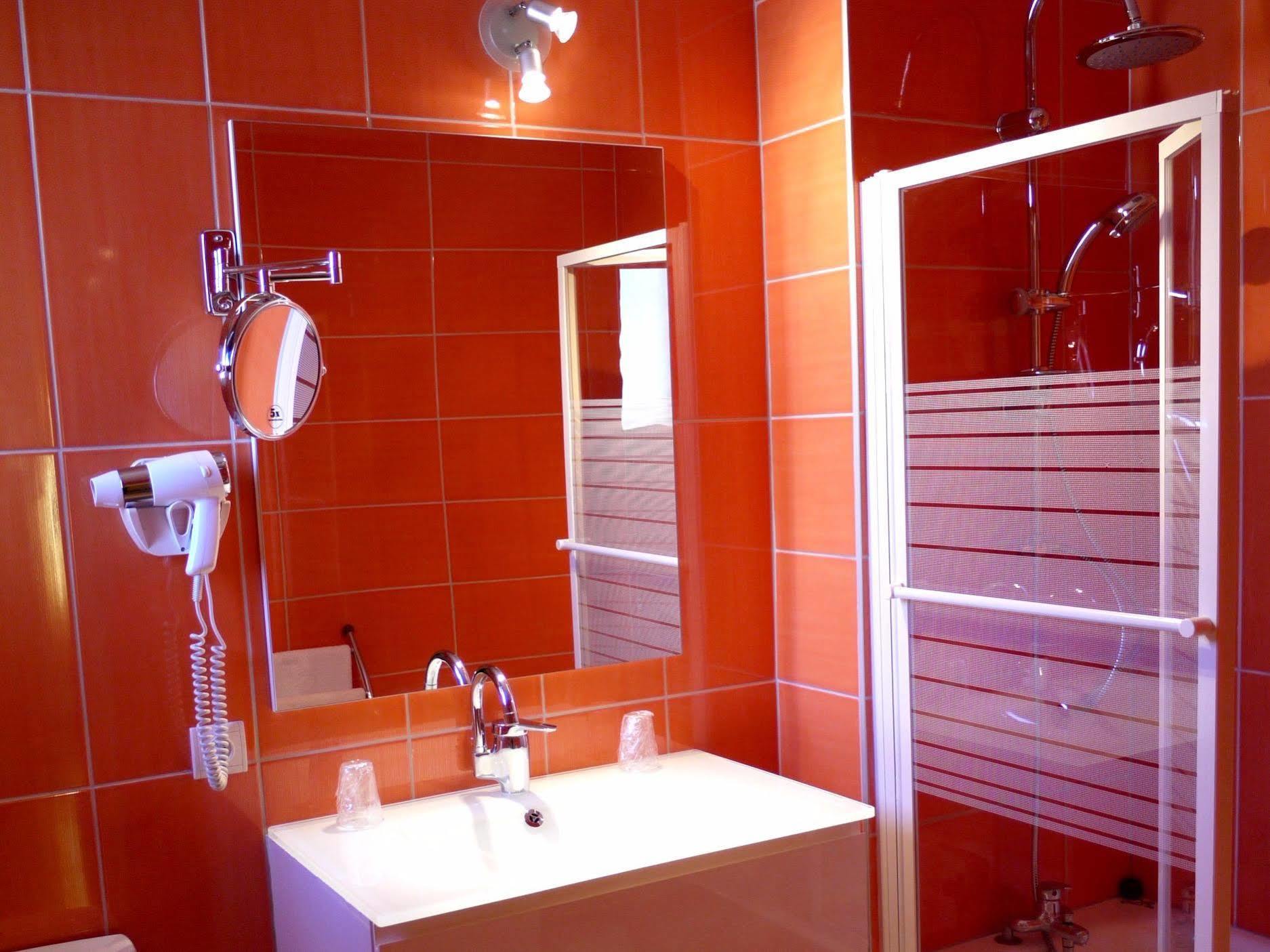 Logis Hotel Des Voyageurs Restaurant La Bonne Tabl'Hay Livron-sur-Drôme Εξωτερικό φωτογραφία