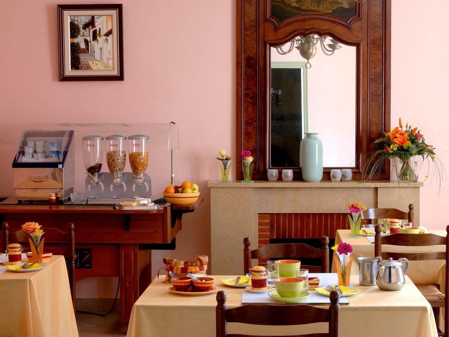 Logis Hotel Des Voyageurs Restaurant La Bonne Tabl'Hay Livron-sur-Drôme Εξωτερικό φωτογραφία